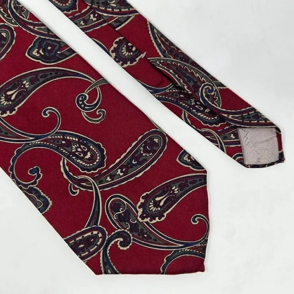 CHRISTIAN DIOR USA SILK TIE RED GREEN PAISLEY SATIN 3.5" X 57"